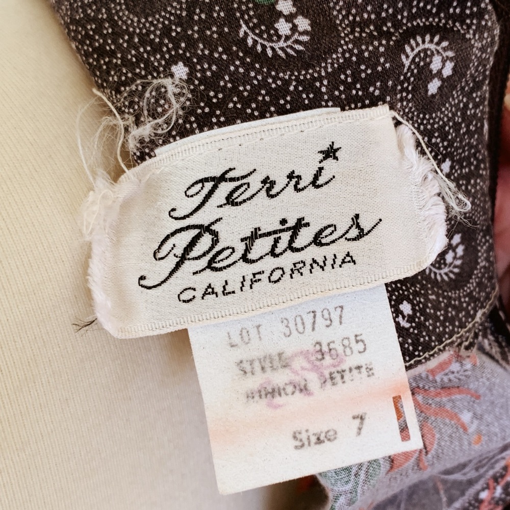 SOLD 70s Terri Petites Flutter Sleeve Dress - Picture 4 of 7